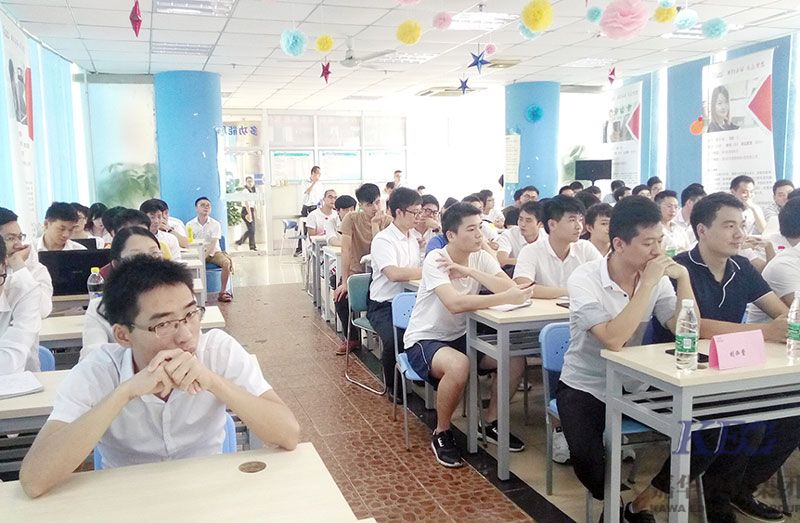 歡迎嘉華校友回校參加“愛(ài)在嘉華”校友會(huì)