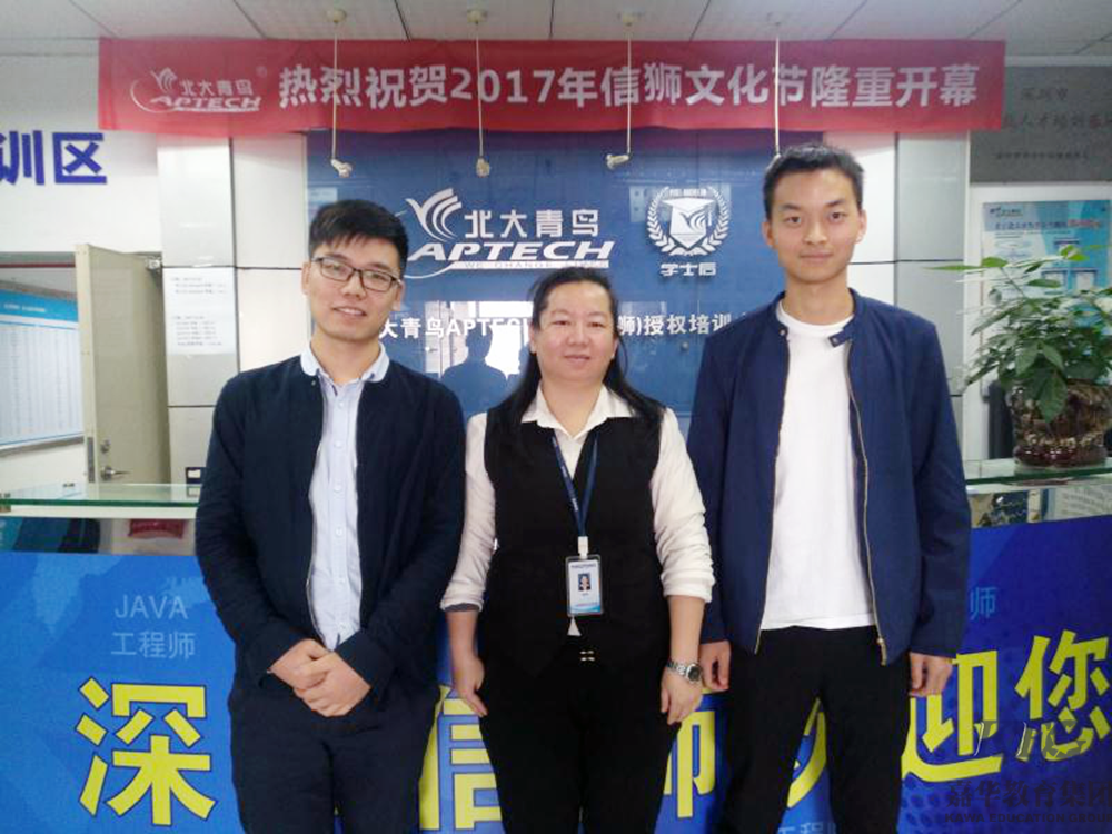 信獅負(fù)責(zé)人與企業(yè)代表合影
